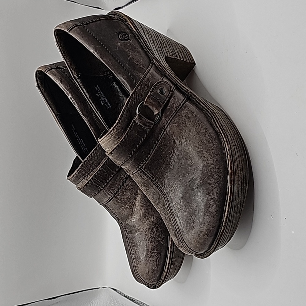 Born tan leather minimalist Haddon slip on chunky heel booties women’s size 9.5